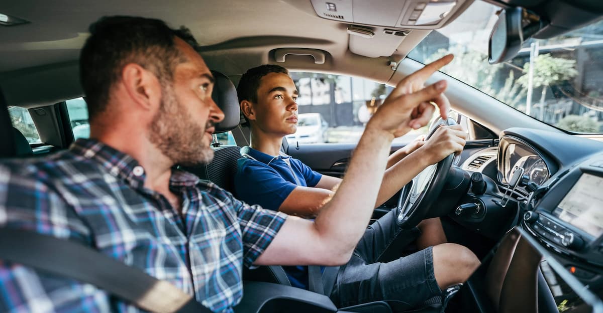 Begleitetes Fahren Versicherung – Alles, was Eltern und Jugendliche wissen müssen