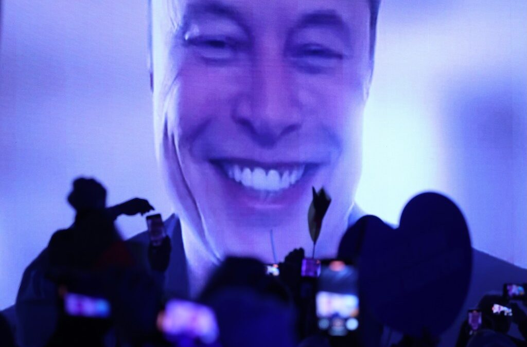 Elon Musk repeatedly one-upped his execs on SpaceX’s first earnings call