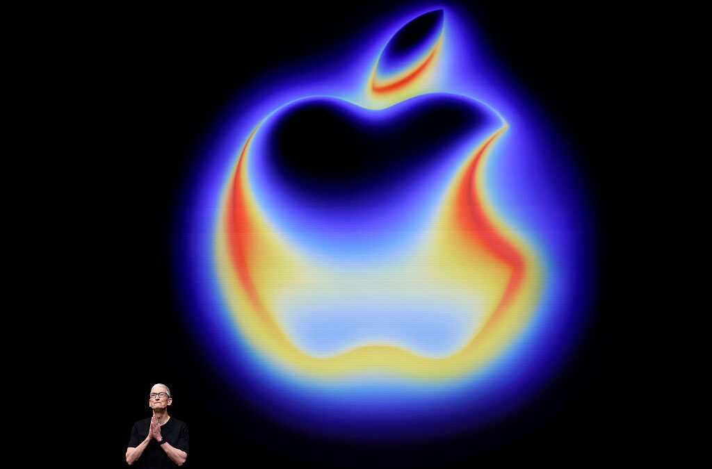 Can Apple make smart glasses that aren’t a constant privacy threat?