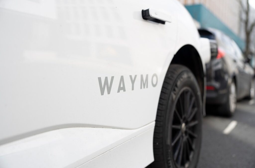 Feds demand autonomous vehicle companies stop interfering with first responders