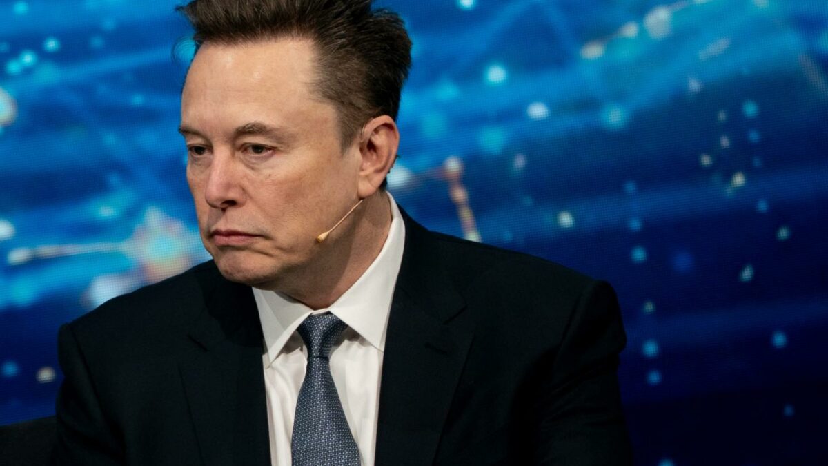 SpaceX to offer insider shares at record-setting $800 billion valuation