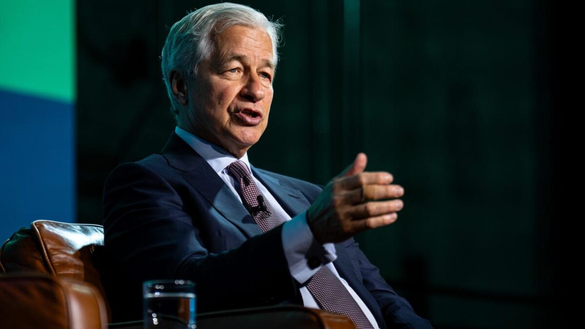 JPMorgan Chase partners with Coinbase to launch a deposit token called JPMD.