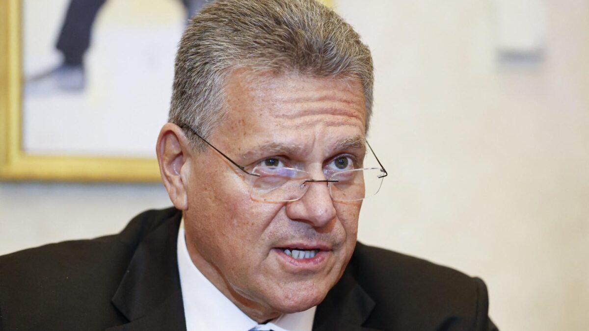 The European Commission sent its top envoy Maroš Šefčovič to Beijing on  Thursday for a two-day meeting with Chinese Commerce Minister Wang Wentao.