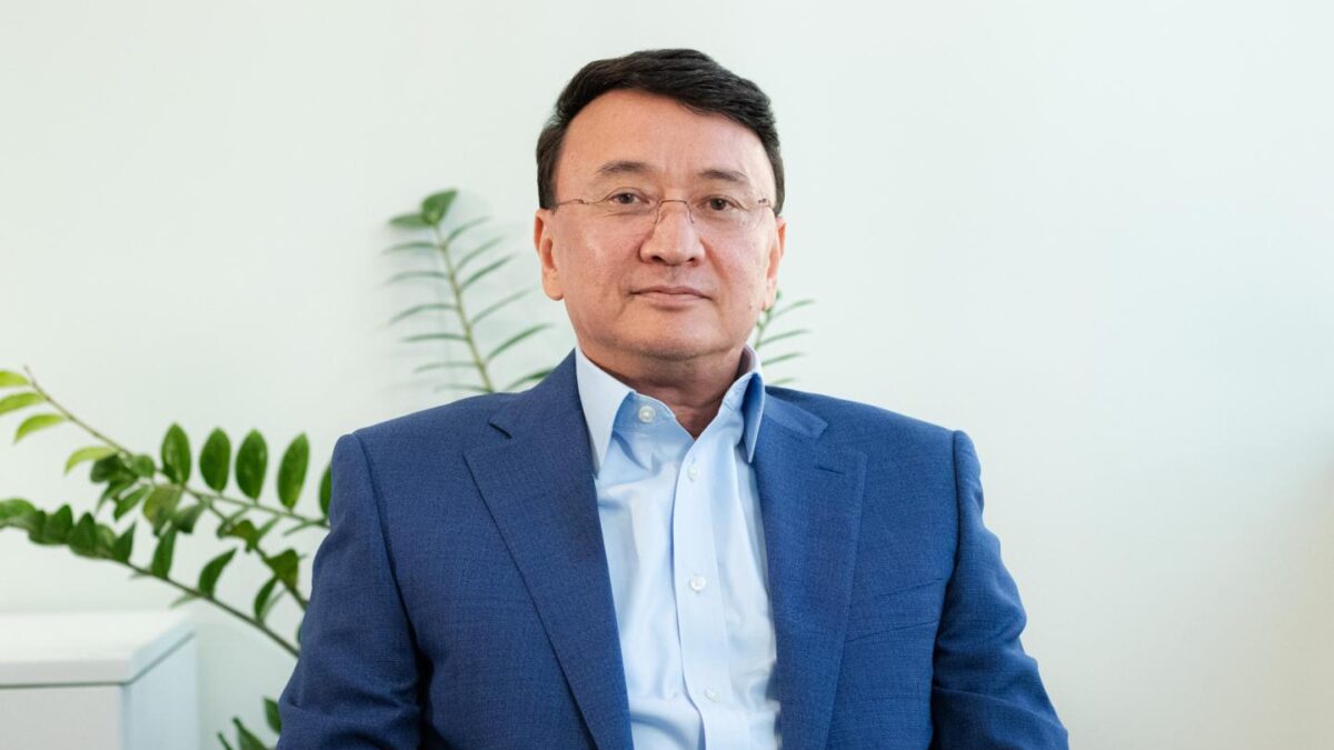 Economist Yerbol Orynbayev.